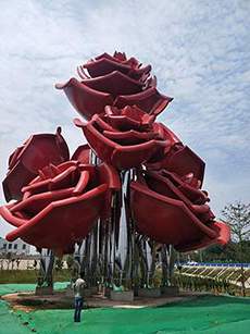 河南大型不锈钢玫瑰花制作安装完毕