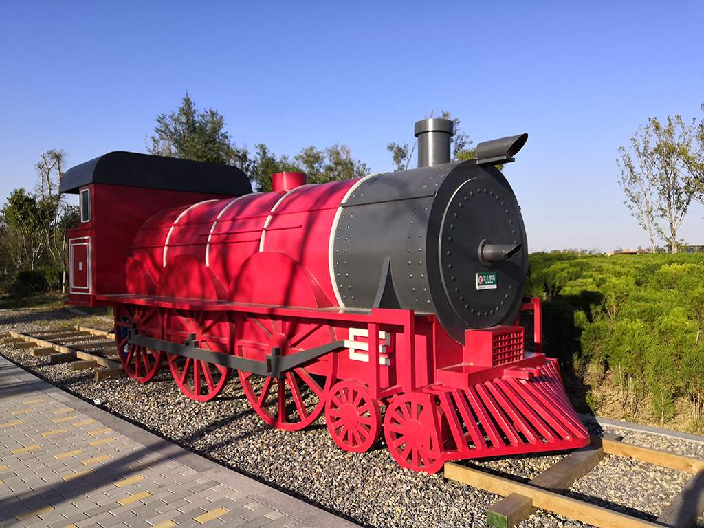 公园蒸汽火车雕塑