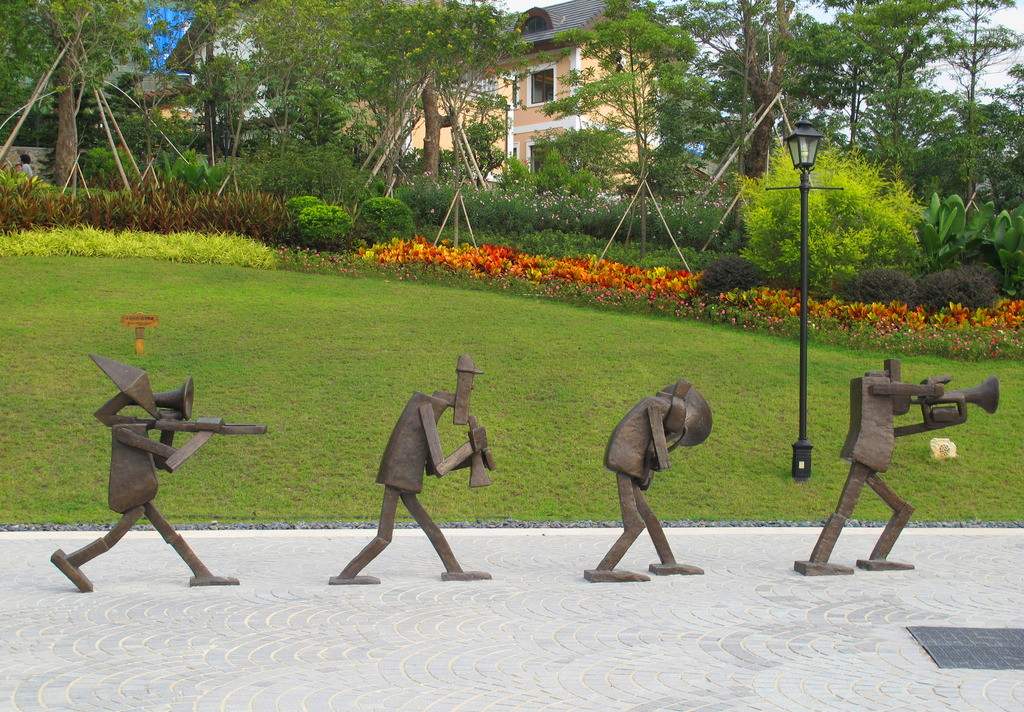 吹拉弹唱公园人物抽象雕塑