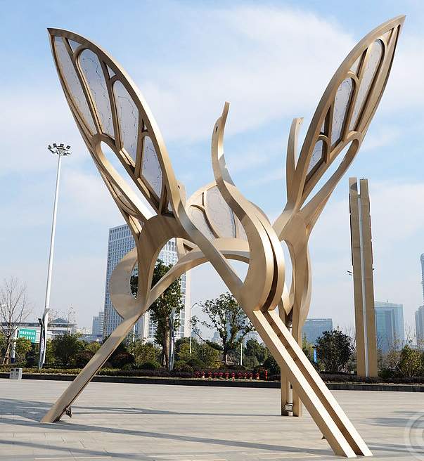 百灵鸟城市雕塑