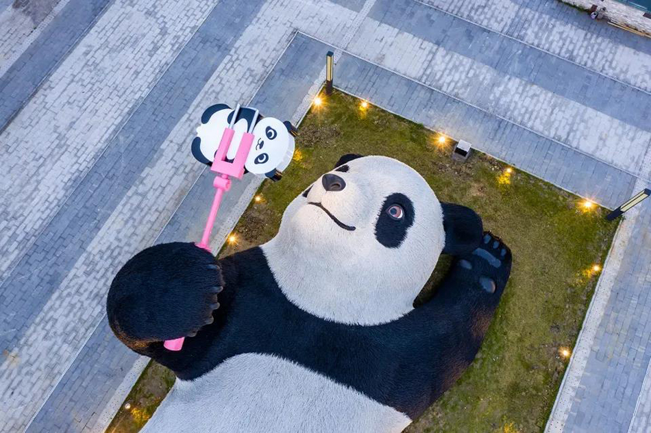 熊猫广场雕塑